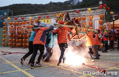 直擊離島最美祭典！馬祖北竿擺暝文化祭登場 看燒馬糧、神轎遶境 Ettoday旅遊雲 Ettoday新聞雲