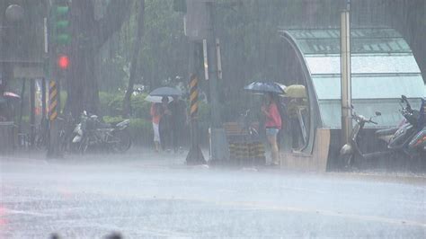 快新聞／大雷雨狂炸北北桃！ 新店區一級淹水警戒 民視新聞網