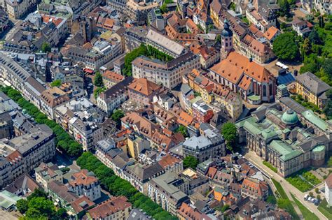 Baden Baden Von Oben Altstadtbereich Und Innenstadtzentrum In Baden