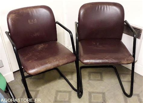 LOT DE 2 FAUTEUILS VISITEURS CUIR Chaise d occasion aux enchères