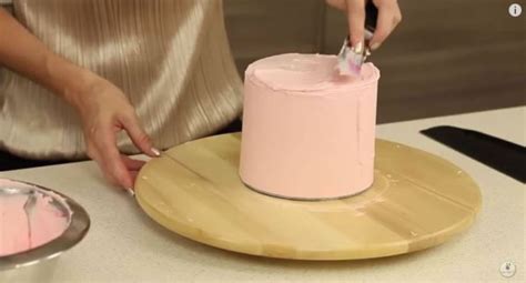 Tutorial Pleated Buttercream Cake Queen Fine Foods