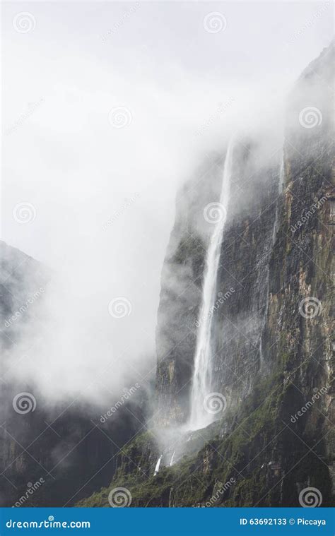 Waterfalls and Clouds at Kukenan Tepui or Mount Roraima. Venezuela ...