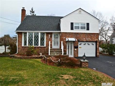 Massapequa Park House For Sale For A Fantastic Price Of