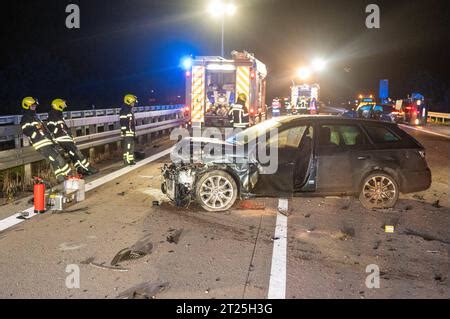 A Schkeuditz Kleinbus Audi Y Seat Kusammen Schwerer Unfall Mit