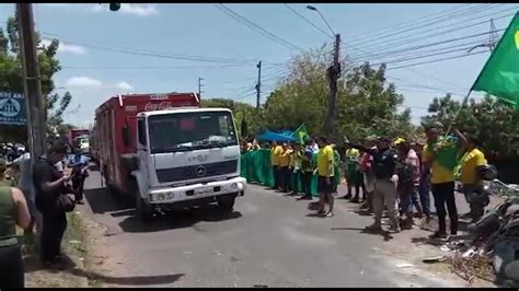 Vídeo Manifestantes liberam rodovia por alguns minutos em Teresina