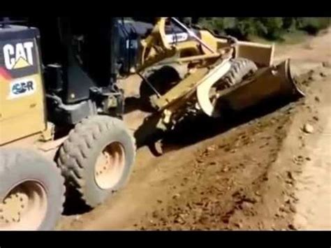 Motoniveladora Patrol Caterpillar M Cortando Talude Rampa Youtube