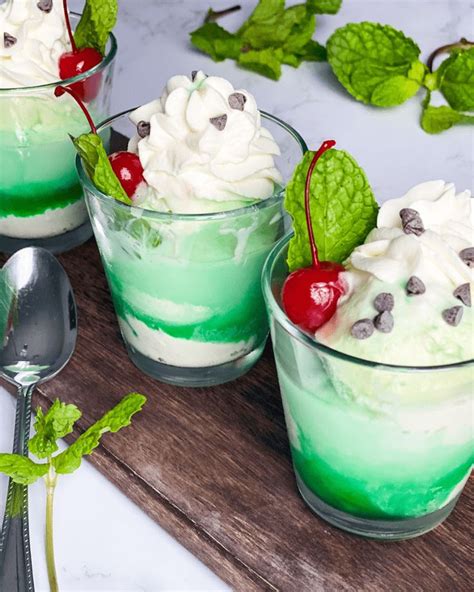 7 Minute Party Perfect Creme De Menthe Parfait Bring On The Spice Recipe Dessert Recipes