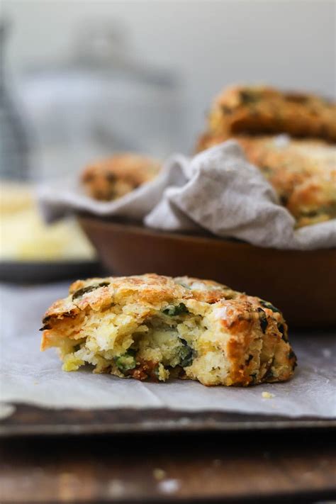 Sun Dried Tomato Scallion Cheddar Scones Lion S Bread