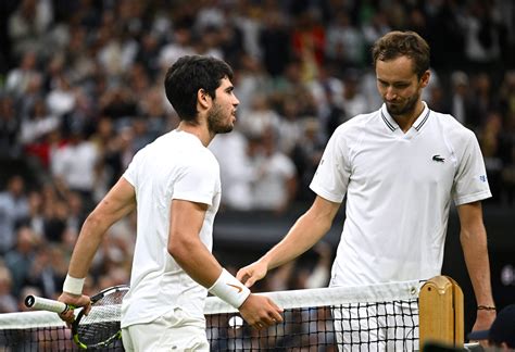 Carlos Alcaraz Djokovic Close In On Wimbledon Final Blockbuster