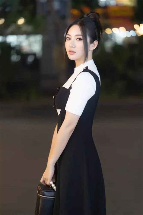 Bị chụp lén nhan sắc hot girl Tú Linh ra sao