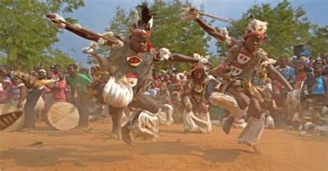 Dança Xigubo A Dança dos Guerreiros Tradicional de Moçambique