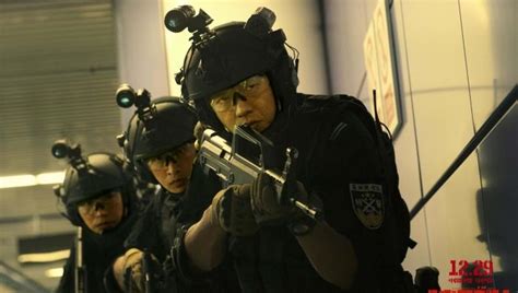 Swat Filmi Konusu Nedir Oyuncular Kimler S W A T Filmi Tv De Ilk