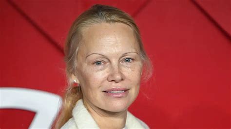 Pamela Anderson Shockingly Ditches Makeup At Fashion Awards Syrian