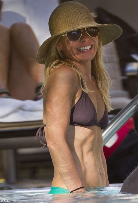 Wow It S Time To Gawk At Kelly Ripa In Her Bikini