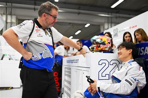 角田裕毅とテクニカルディレクターのジョディエギントンRB autosport web