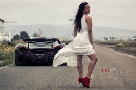 Hai Hot Girl Thay Nhau T O D Ng B N Si U Xe Mclaren P