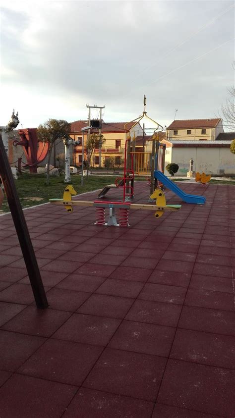 Mejoras Importantes En El Parque Infantil Berlangas De Roa