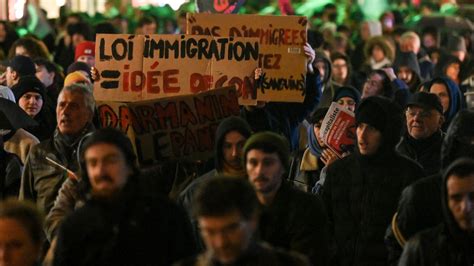 Manifestations Contre La Loi Sur L Immigration En France Nouvelles Du