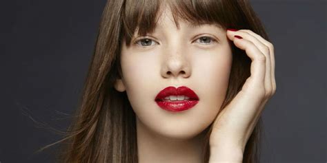 Presume De Labios Irresistibles En Invierno Hair Cuts Haircuts With