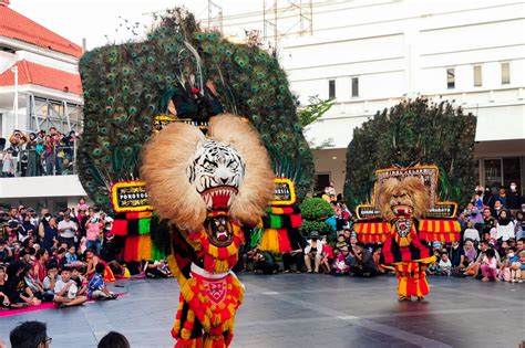 Pertunjukan Reog Singo Wibowo Di Alun Alun Surabaya Suara Surabaya