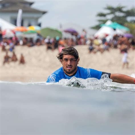 Quem é considerado o pai do surf brasileiro Leia aqui Quem foi o