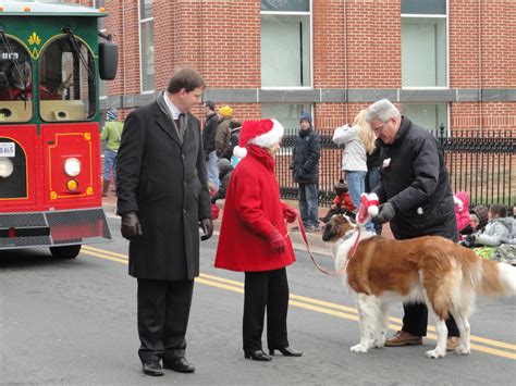 Leesburg Christmas Parade Draws Residents Old and New | Leesburg, VA Patch