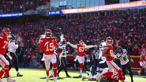 TOUCHDOWN: Kadarius Toney Flashes Juke Moves as Chiefs Strike First