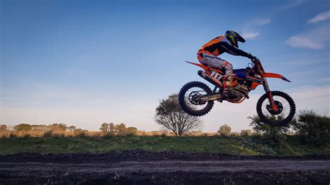 Hintergrundbilder Rad Reifen Himmel Wolke Moto Cross Fahrzeug