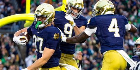 No 8 Notre Dame Forces 5 Turnovers In 35 14 Win Over Virginia