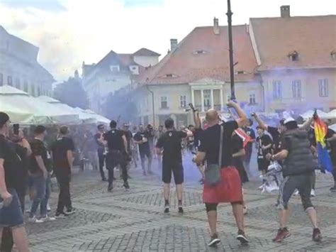 Foto Fanii lui U Cluj au luat cu asalt Sibiul După ei potopul Un