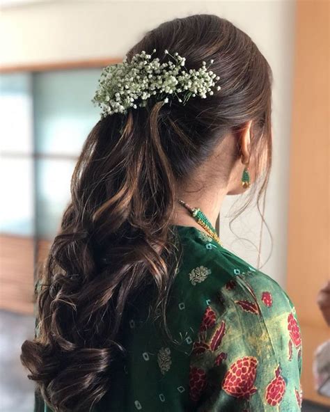 30 Latest Mehendi Hairstyles For Brides And Wedding Guests Bride Hairstyles Hair Styles Down