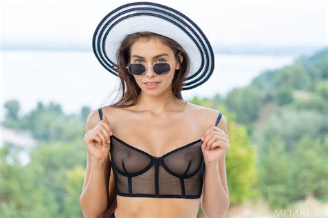 Sexy Alissa Showing Off Her Amazing Body MetArt Rewarded Foxy Alissa Medium 0029 Porn Pic