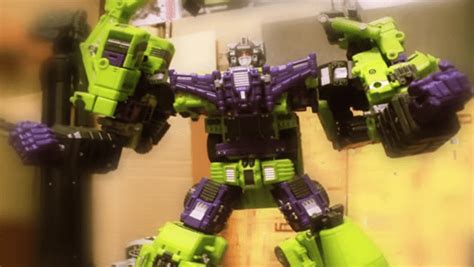 Smoothest Transformers Toy Stop Motion Video! | Geek Culture