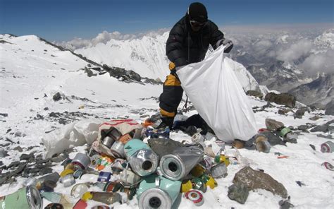 Everest Summit Trash