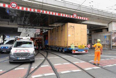 Lkw Bleibt Unter Br Cke Stecken Massive Verkehrsbehinderungen