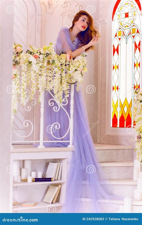 Conceito Atrativo Mulher Na Vintage Lingerie Imagem De Stock Imagem De Bonito Casa