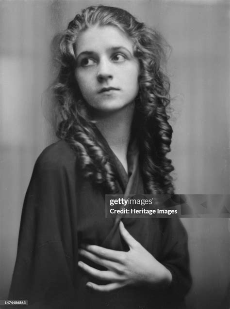 Isadora Duncan dancer, portrait photograph, between 1915 and 1923 ...