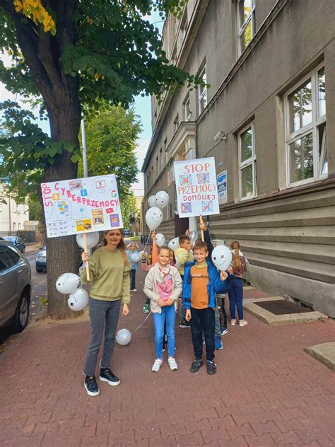 Międzynarodowy Dzień bez Przemocy Szkoła Podstawowa nr 11 w