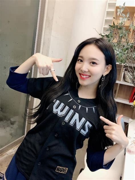 Twice Nayeon 180405 Instagram Twicetagram Selebritas Gadis Korea