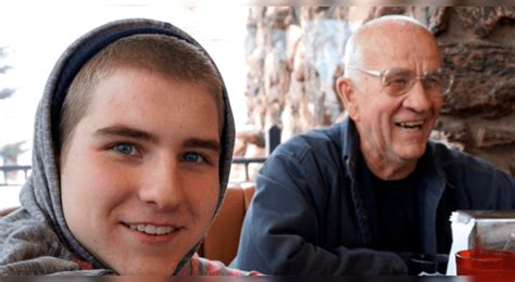 Madre Corre A Su Hijo De Su Casa Por Ser Gay Y Abuelo Lo Recibe Con Emotiva Carta