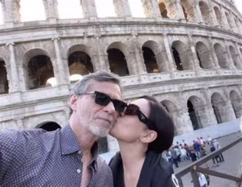 Humberto Zurita Y Stephanie Salas Presumen Su Amor En Roma Norte De