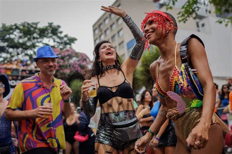 Carnaval Hot Pants E Ombreiras Devem Dominar Looks Estilo F