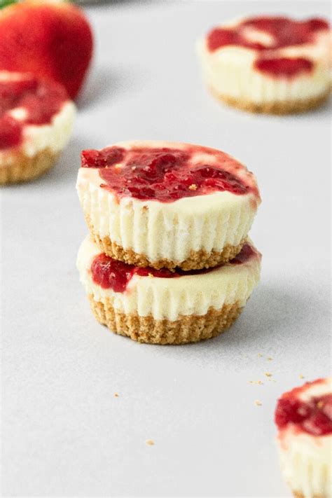 Mini Strawberry Cheesecakes Ginger Snaps Baking Affairs