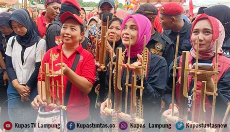 Kupas Tuntas Disambut Beragam Tarian Adat Di Lamteng Siti Atiqoh