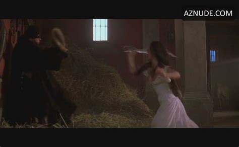 Catherine Zeta Jones Breasts Scene In The Mask Of Zorro Aznude