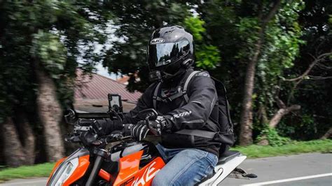 Gear Review: HJC CS-15 Full Face Helmet