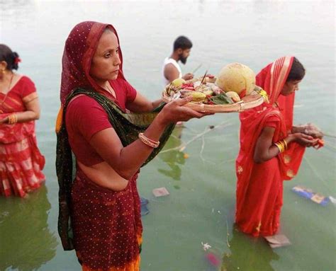 Chhath Puja Day Usha Arghya Puja Completed New Spotlight Magazine