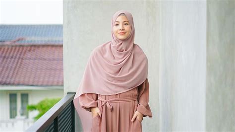 Model Baju Gamis Untuk Lebaran Ala Artis Dari Natasha Rizky Sampai