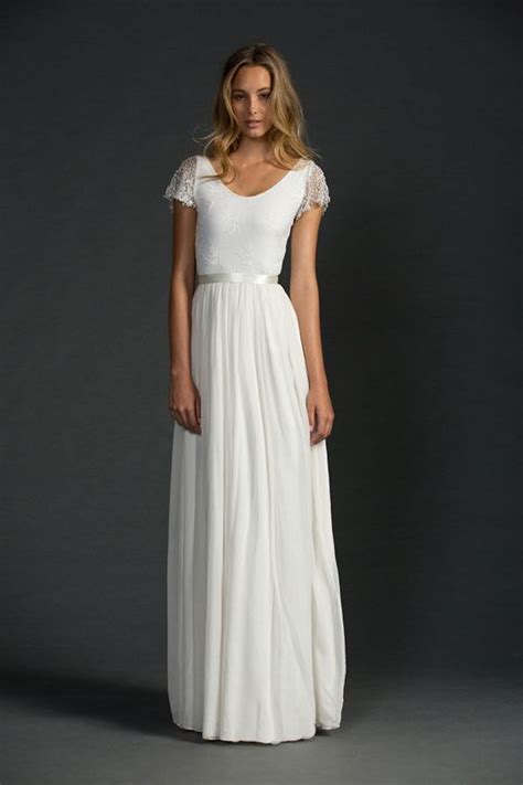 31 Flattering Scoop Neckline Wedding Dresses Weddingomania