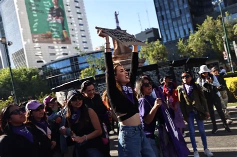 Mujeres Toman Las Calles De La CDMX Para Exigir Alto A Los Feminicidios